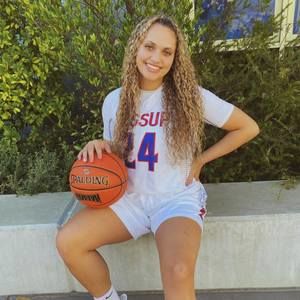 Meet your Posher, Aycee